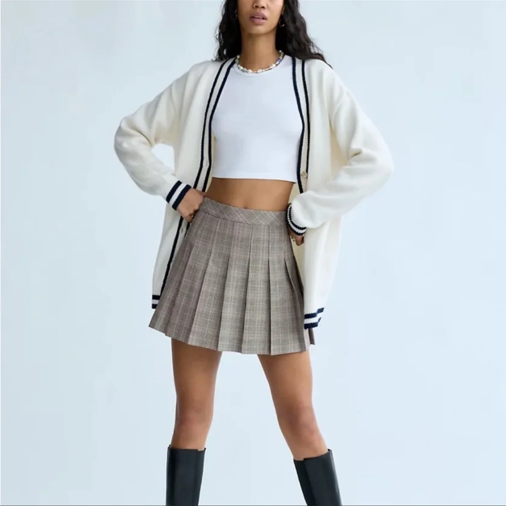 Aritzia Sunday Best Olive Mini Skirt - Picture 2 of 7